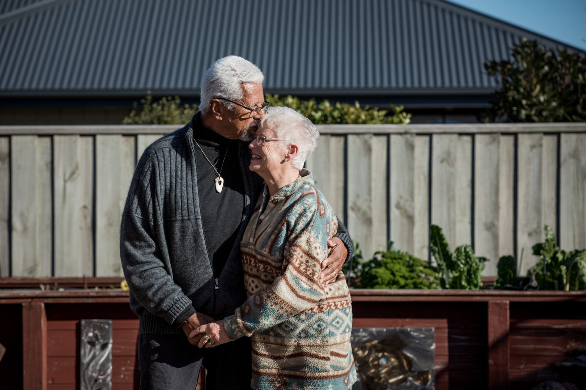 Decorative image_older couple hugging